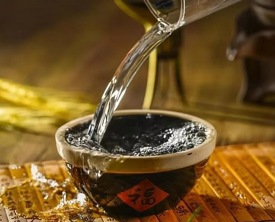 傳承匠心工藝 打造質(zhì)量先鋒-陜西骉狼酒業(yè)創(chuàng)始人桂珍發(fā)